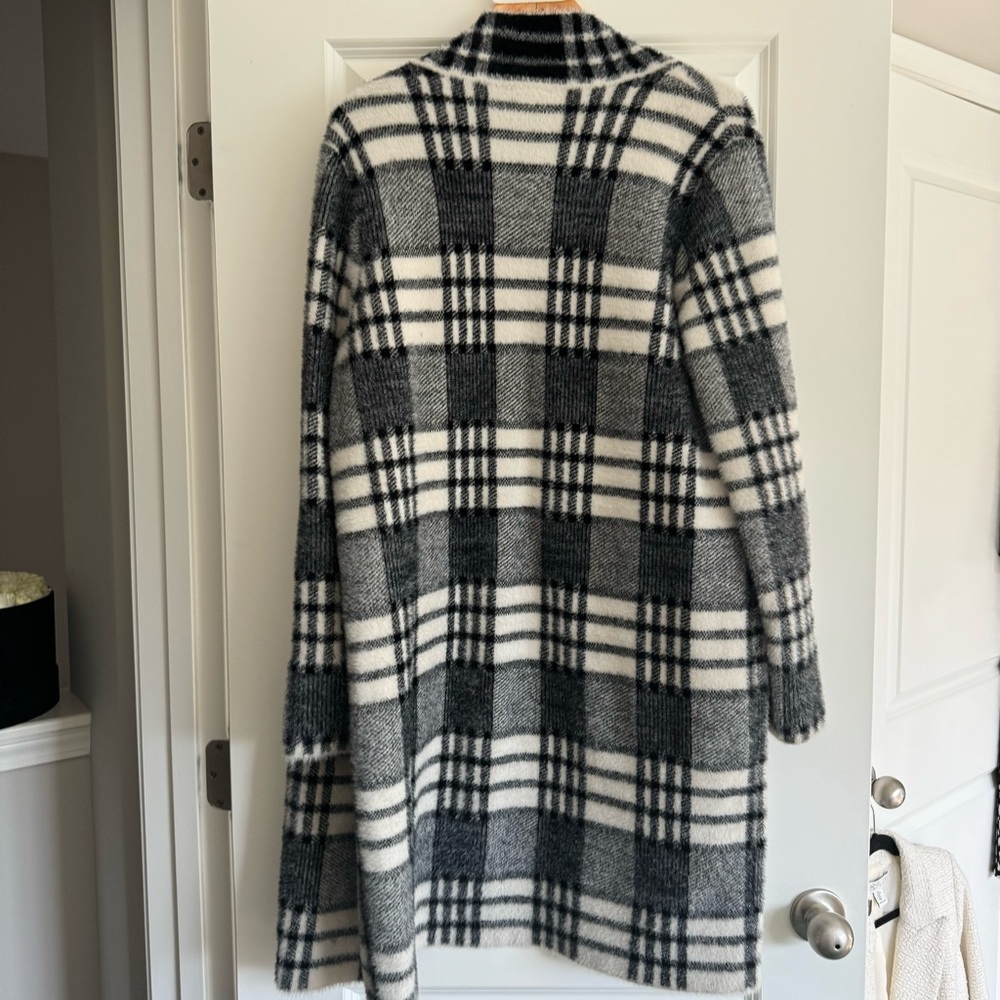 Plaid Long Coat in Black and White - Picture 9 of 10